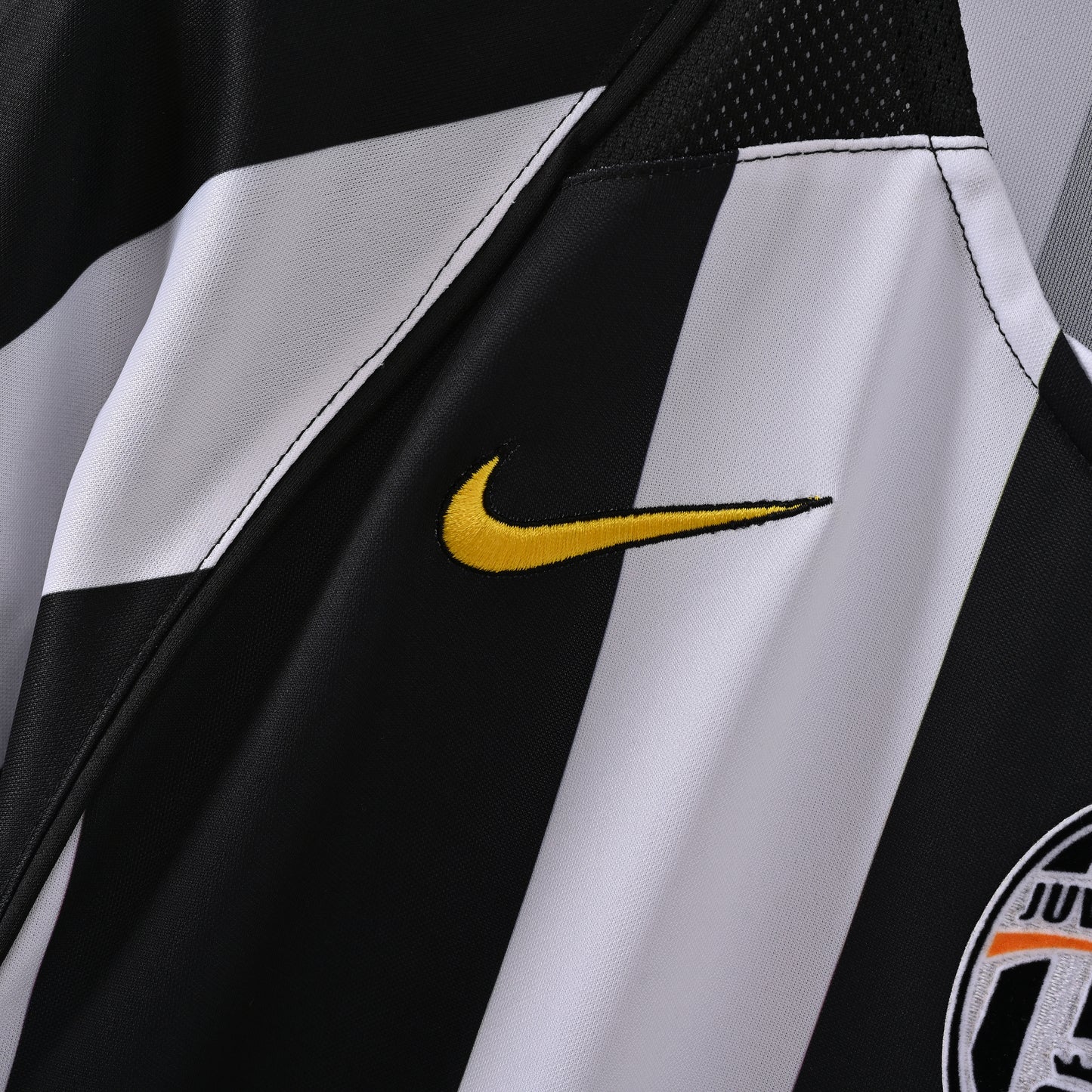 2004-05 Juventus Home Jersey